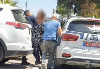  بالفيديو: نزعوا حجابها عن رأسها واعتقولها - الشرطة تعتدي على فتاة في مدينة اللد 